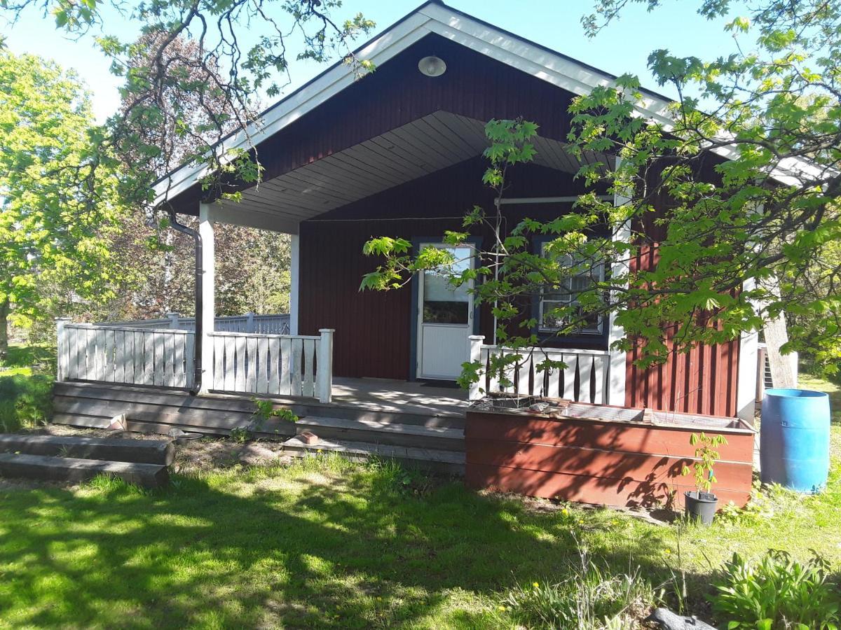 The Cottage Badelunda Vasteras Exterior photo