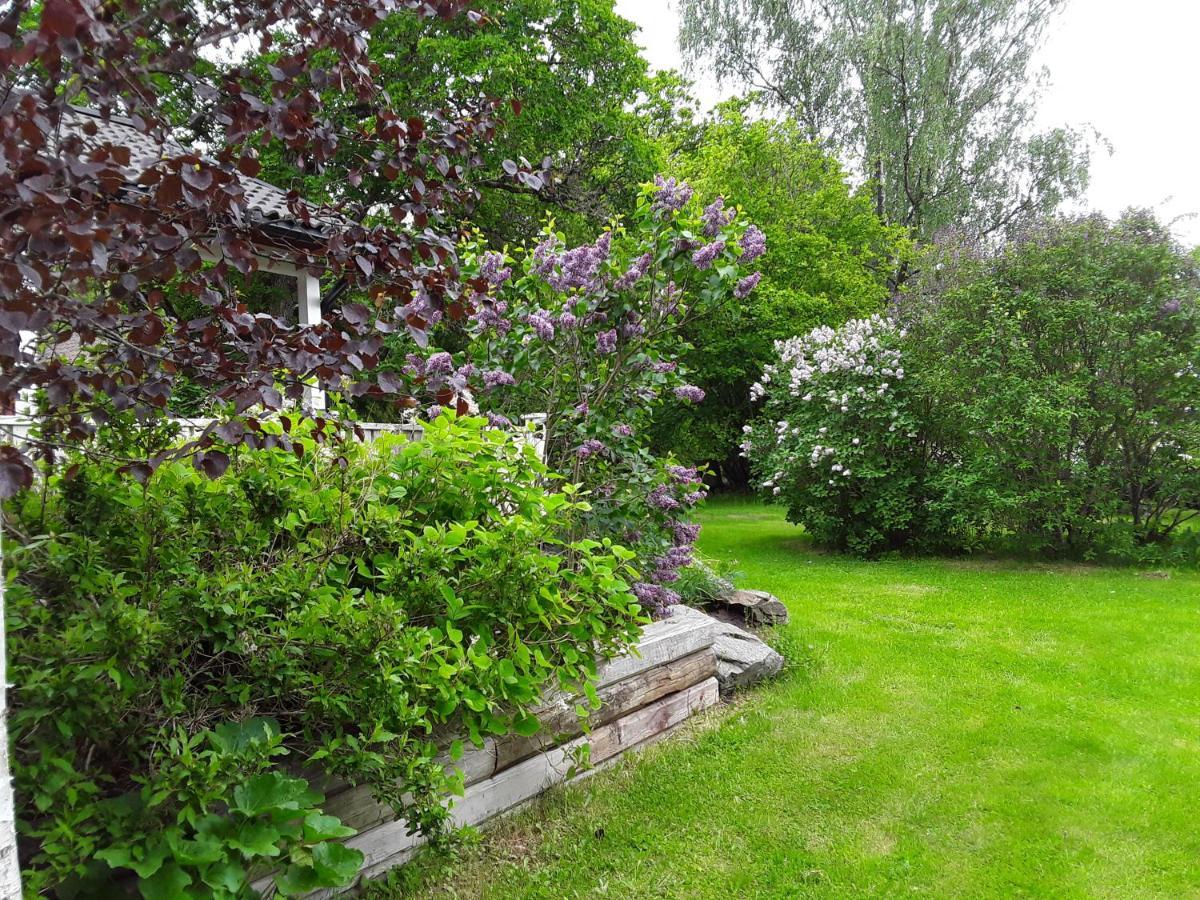 The Cottage Badelunda Vasteras Exterior photo